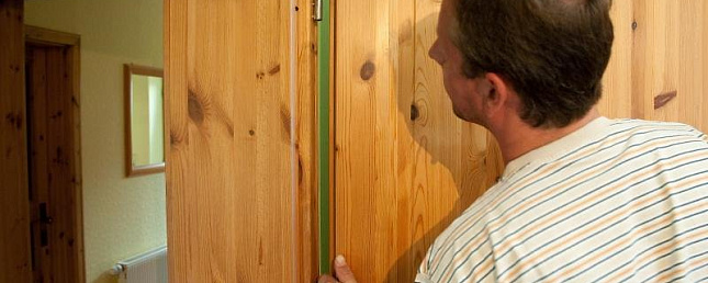 Почему проседают межкомнатные двери и как это исправить?